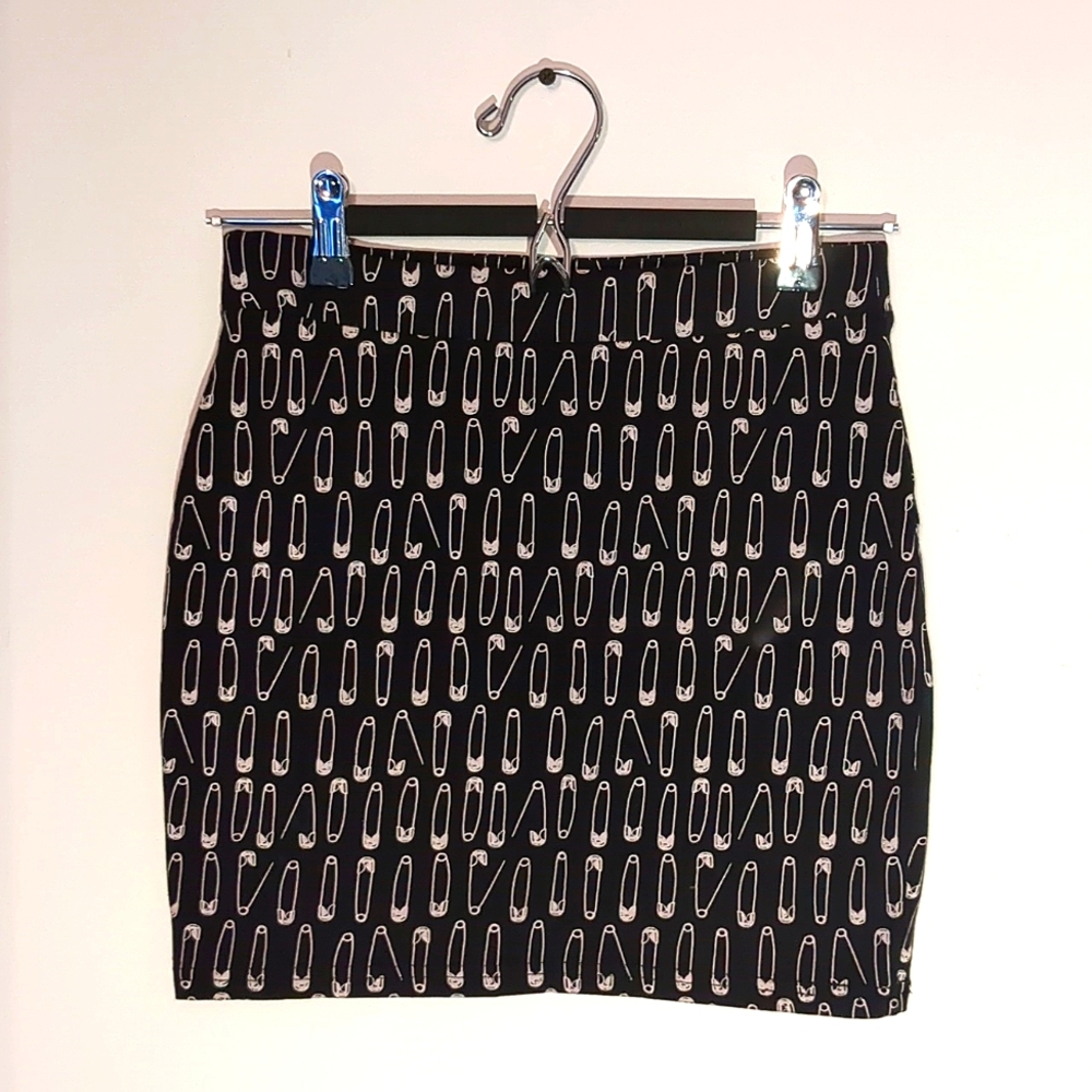 Punky L'ttle Skirt - DIVIDED BY H&M - Size US 4